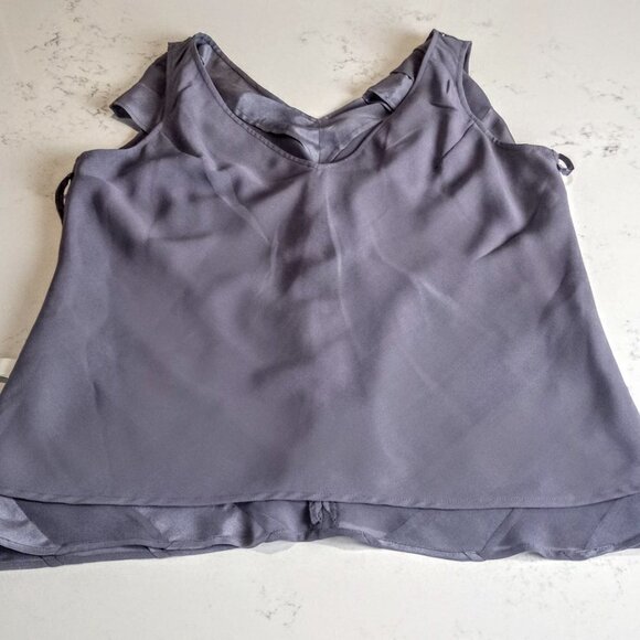 Banana Republic Tiered V-Neck Sleeveless Silk Top - Picture 5 of 7